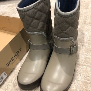 Sperry Walker Gray Taupe Quilted Boots